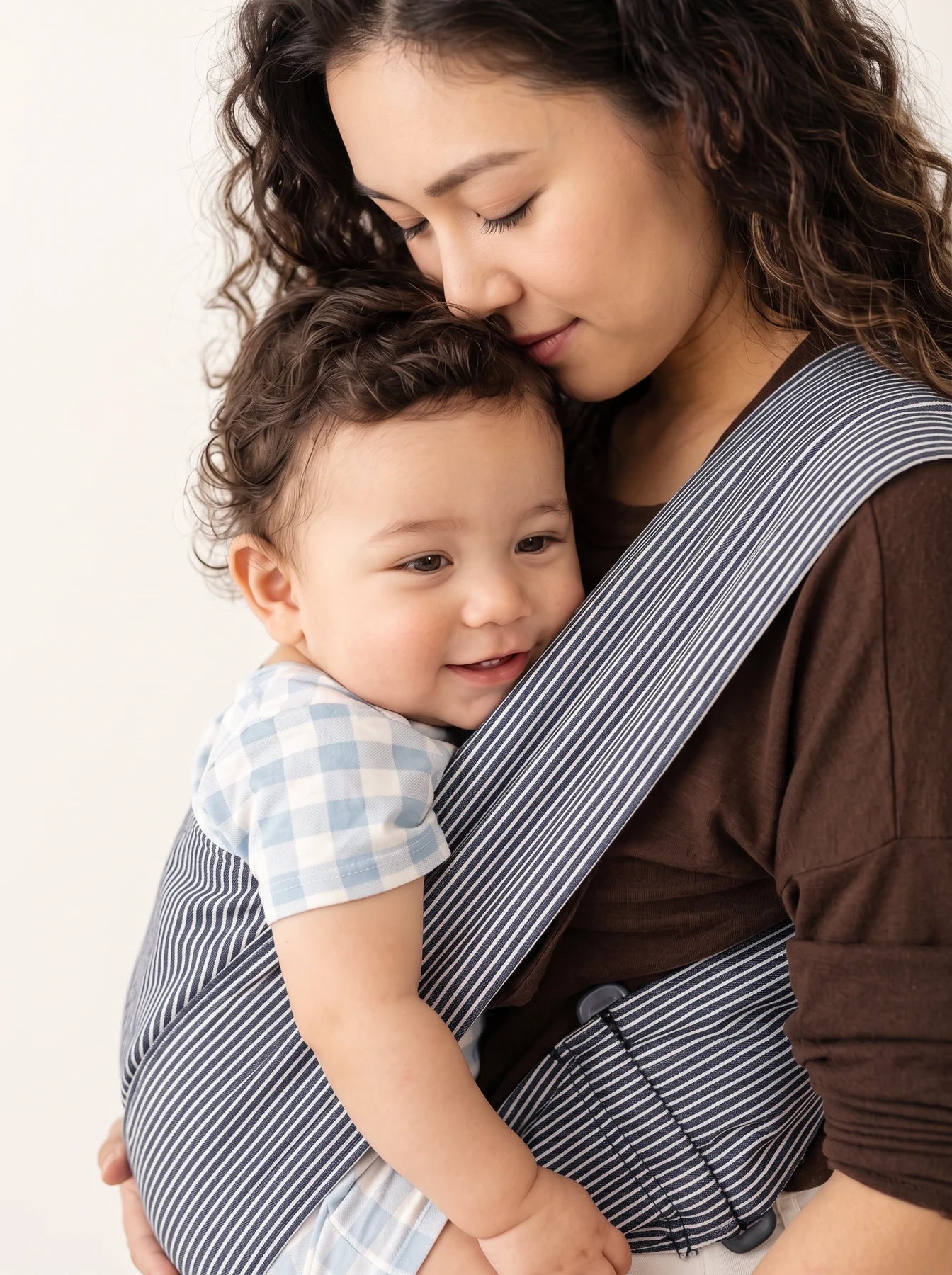 A simple, adjustable carrier for your everyday moments together.